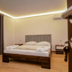  Oda ve Kahvaltı Fatos Qama